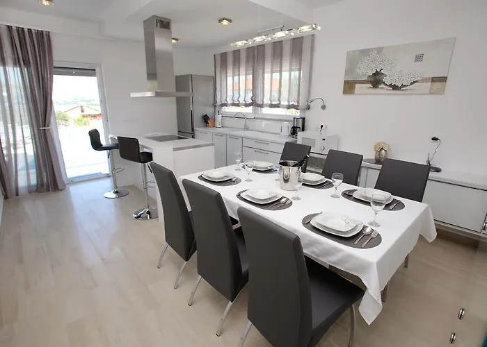 Leona * تروغير