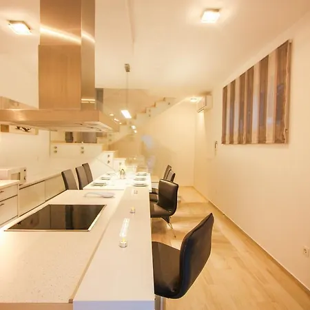 Leona Villa Trogir