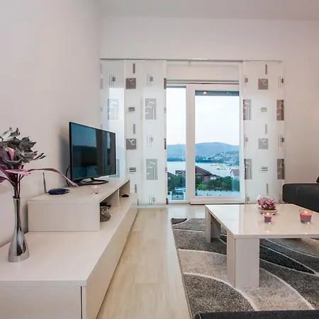 Leona Villa